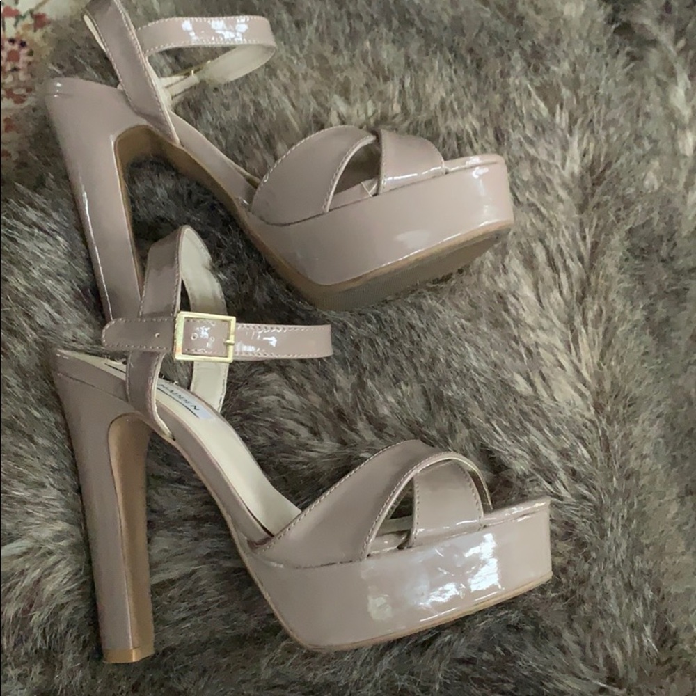 TAUPE PATTON STEVE MADDEN ROXANN HEELS - Picture 3 of 5